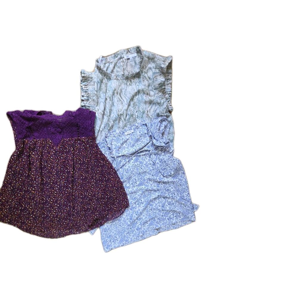 womens blouses size medium short sleeved top 3 Lot